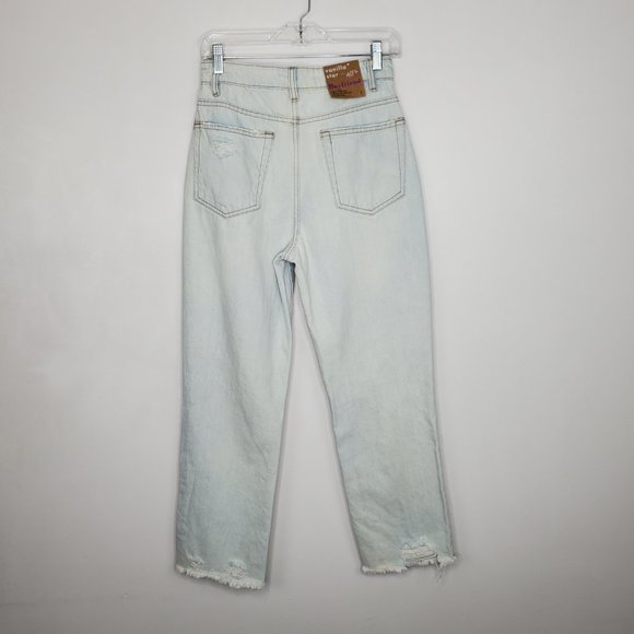 Vanilla Star Light Wash Boyfriend Super High Rise Distressed Jeans NWT W27/5 - Picture 5 of 13